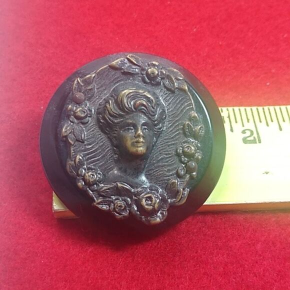 Vintage Figural Bakelite Sewing Button Coat/Cape Cottagecore Grandmacore - Picture 3 of 4